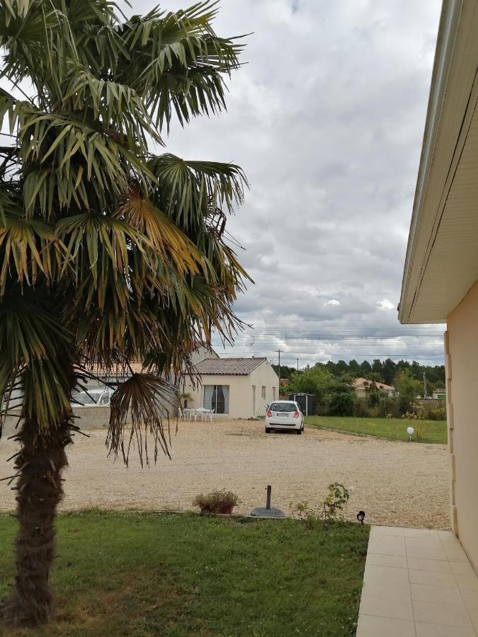 La Petite Maison Des Vignes Les Eglisottes-et-Chalaures Exteriör bild
